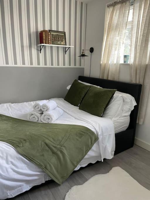 One Bedroom Putney Village Flat Londra Exterior foto