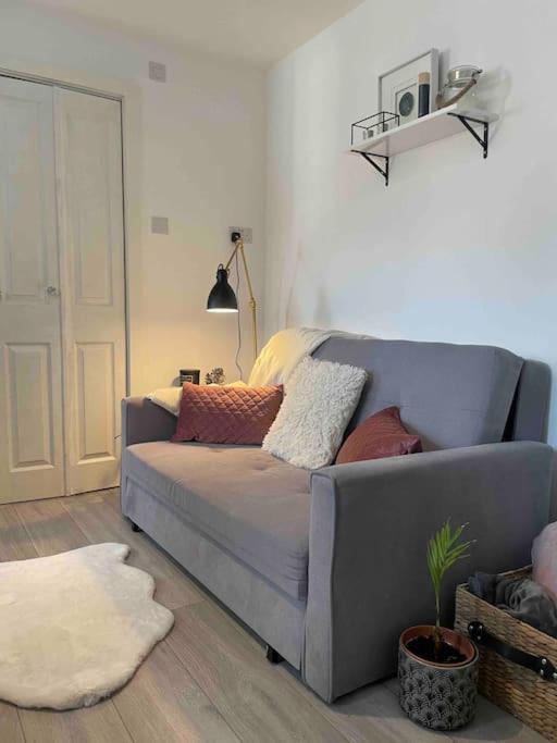 One Bedroom Putney Village Flat Londra Exterior foto