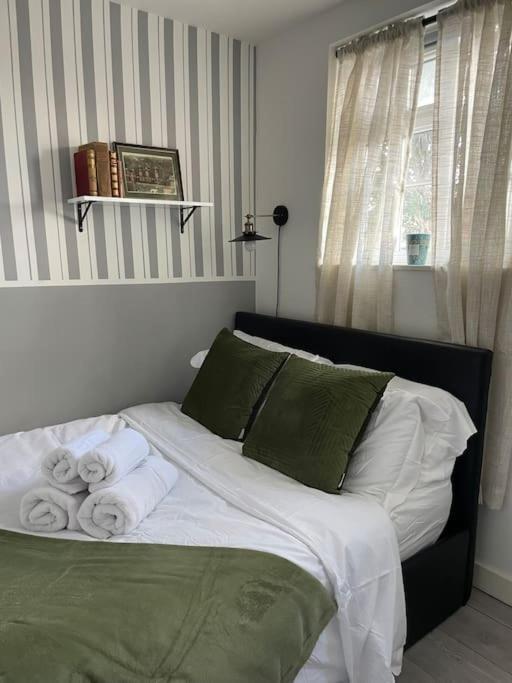One Bedroom Putney Village Flat Londra Exterior foto