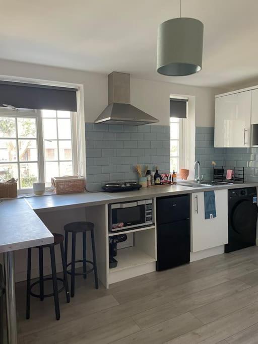 One Bedroom Putney Village Flat Londra Exterior foto