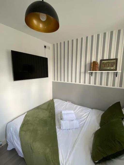 One Bedroom Putney Village Flat Londra Exterior foto